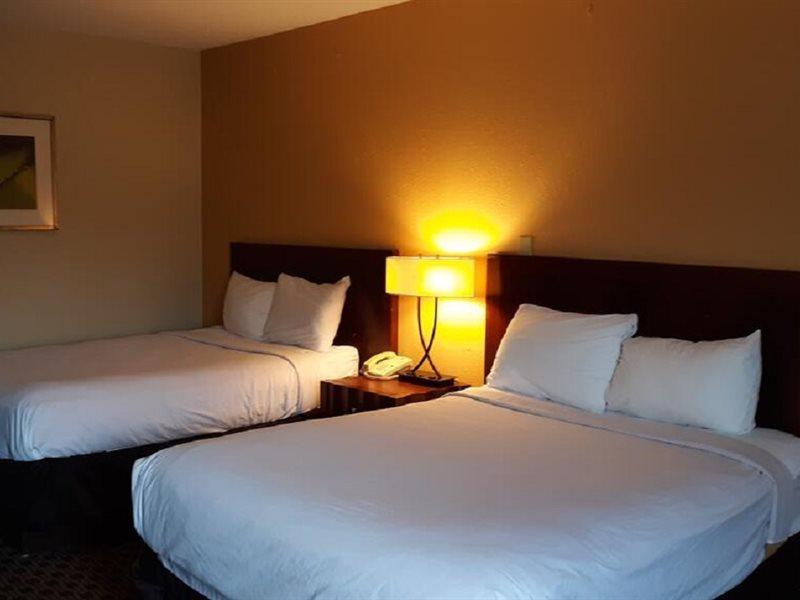Baymont By Wyndham Williamsburg Hotel Екстериор снимка