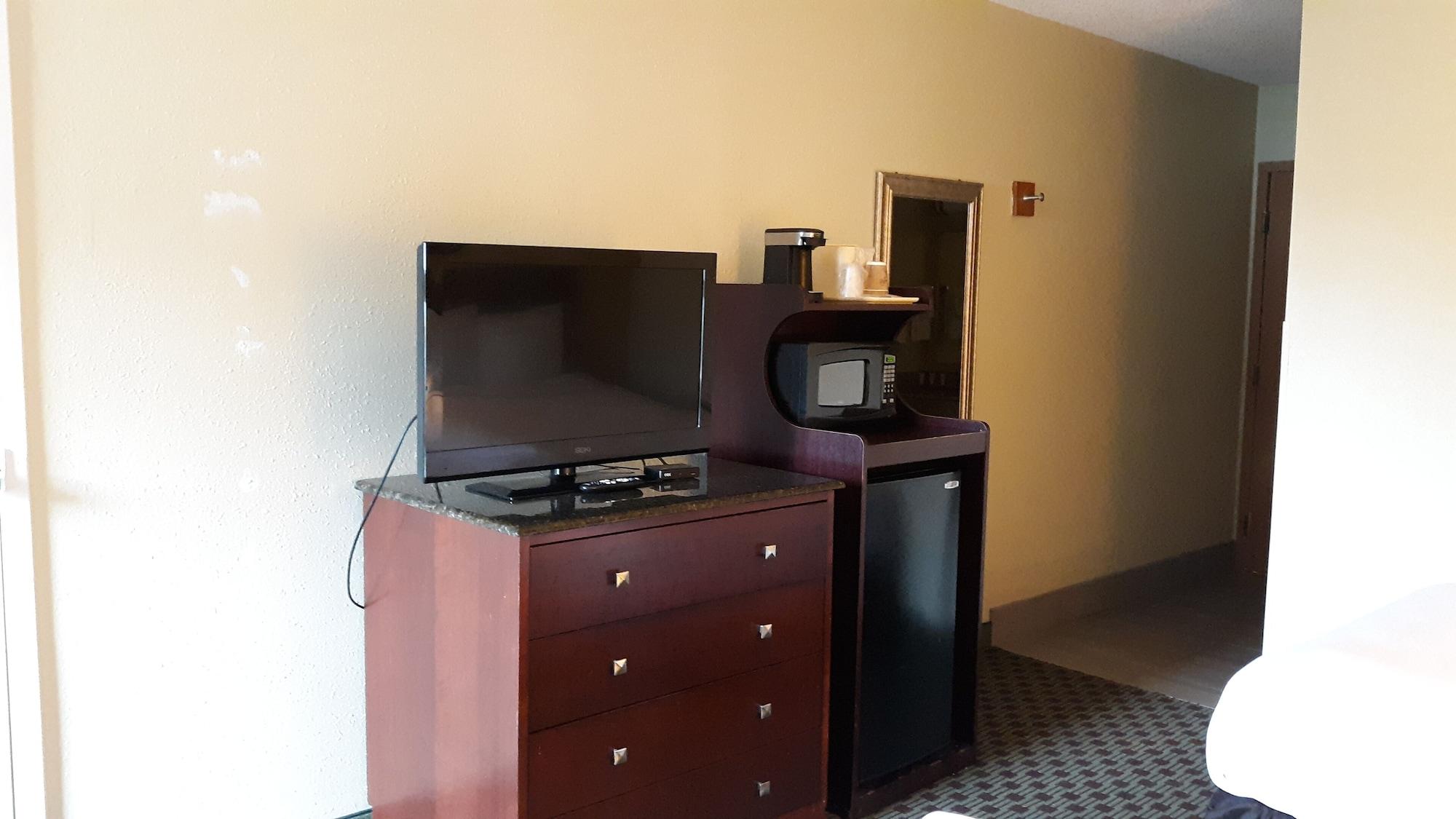 Baymont By Wyndham Williamsburg Hotel Екстериор снимка
