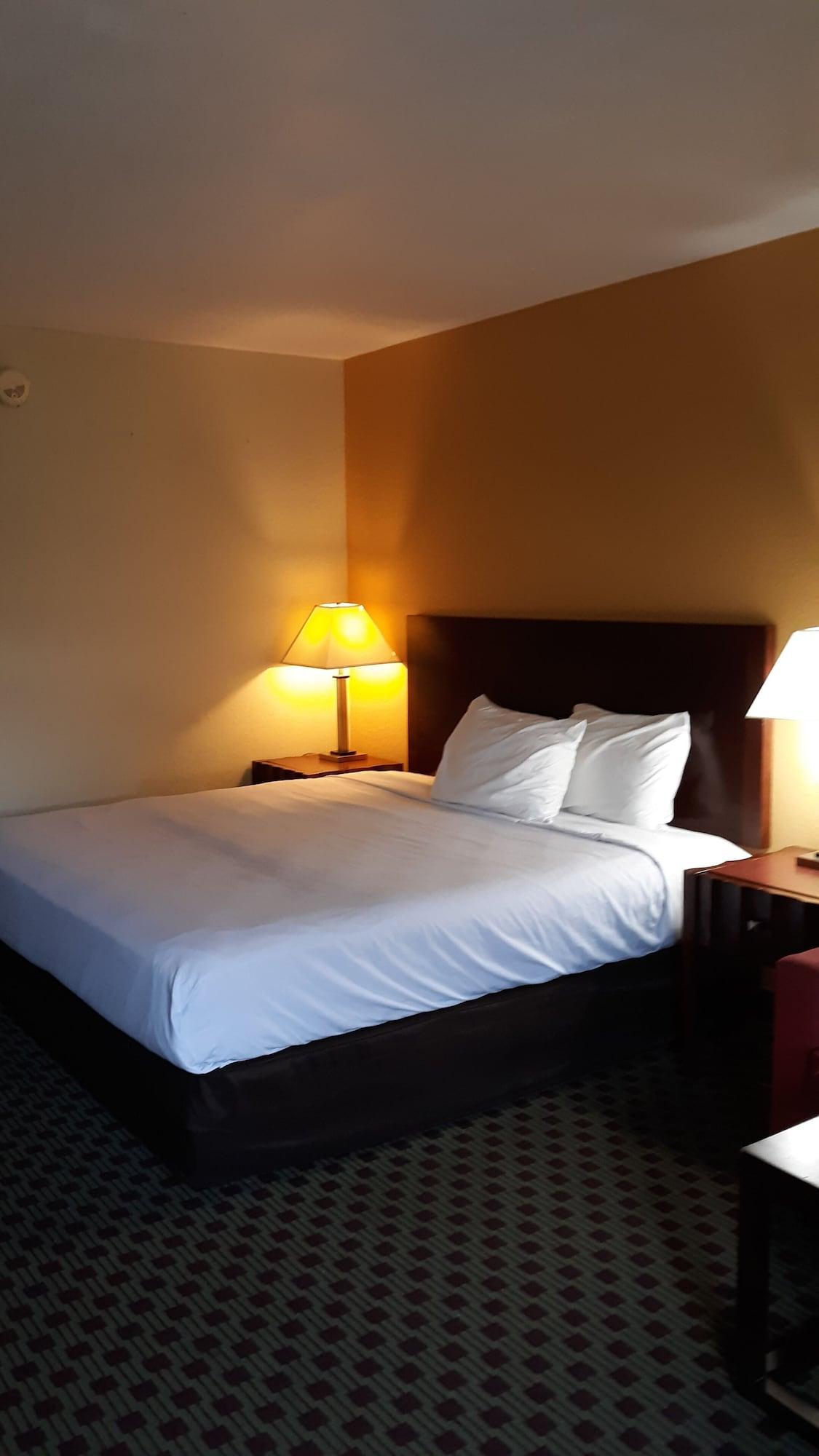 Baymont By Wyndham Williamsburg Hotel Екстериор снимка