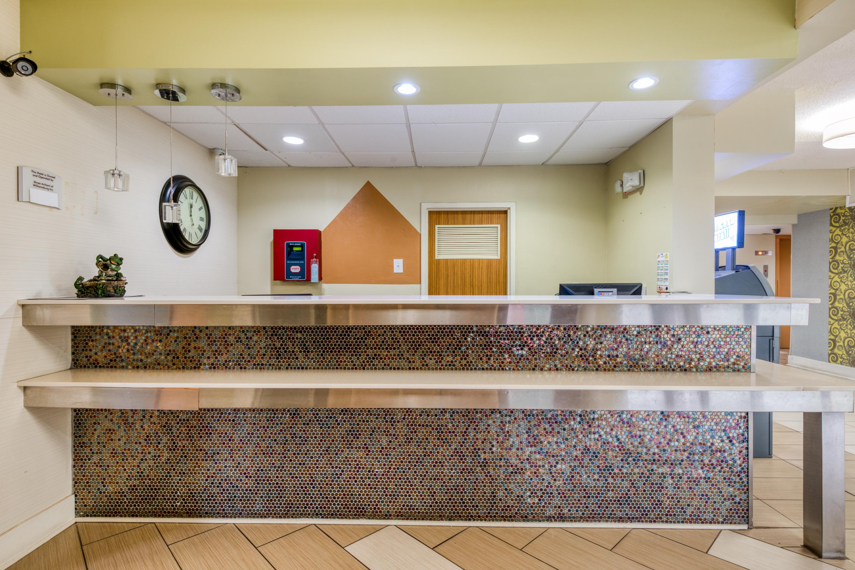 Baymont By Wyndham Williamsburg Hotel Екстериор снимка