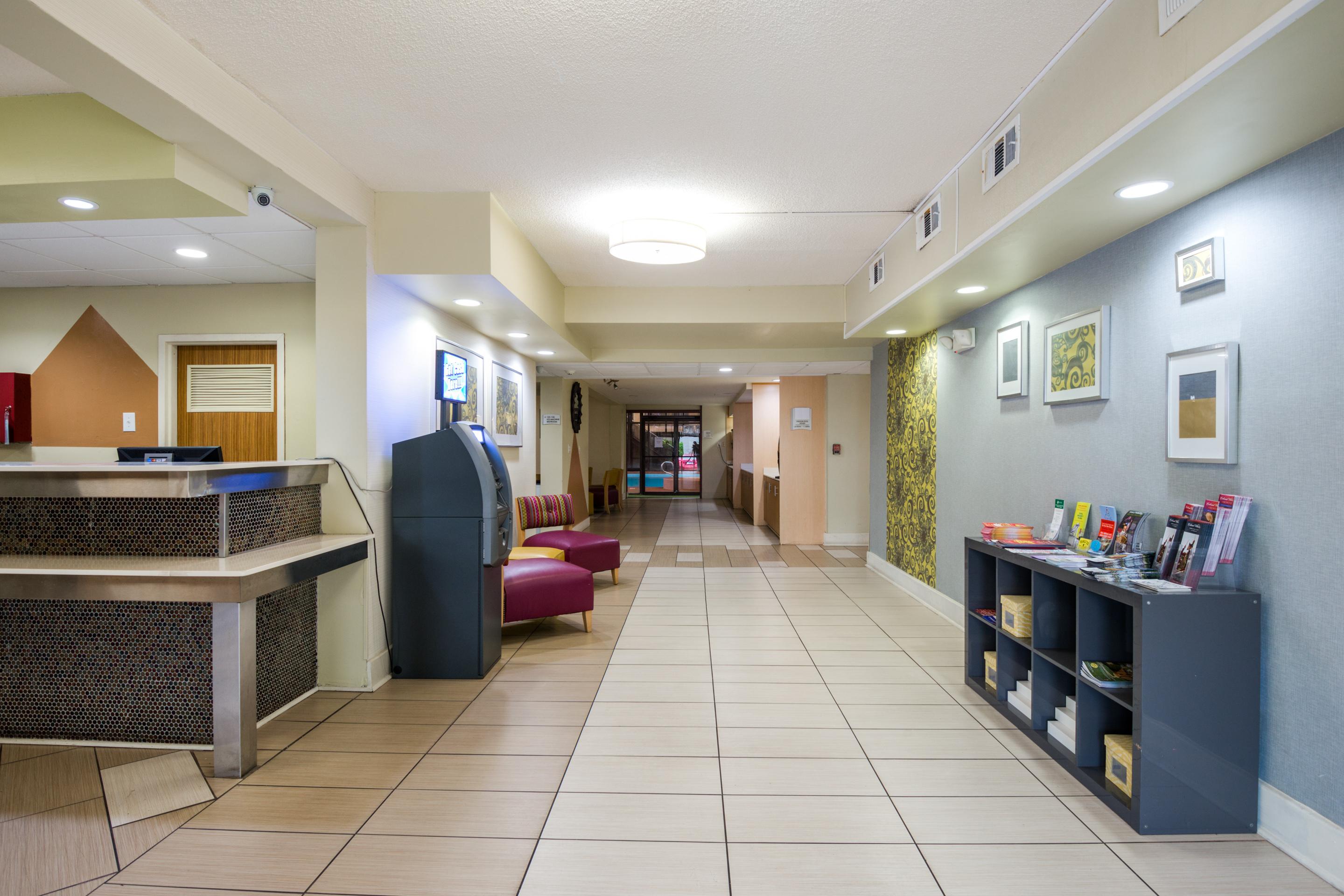 Baymont By Wyndham Williamsburg Hotel Екстериор снимка