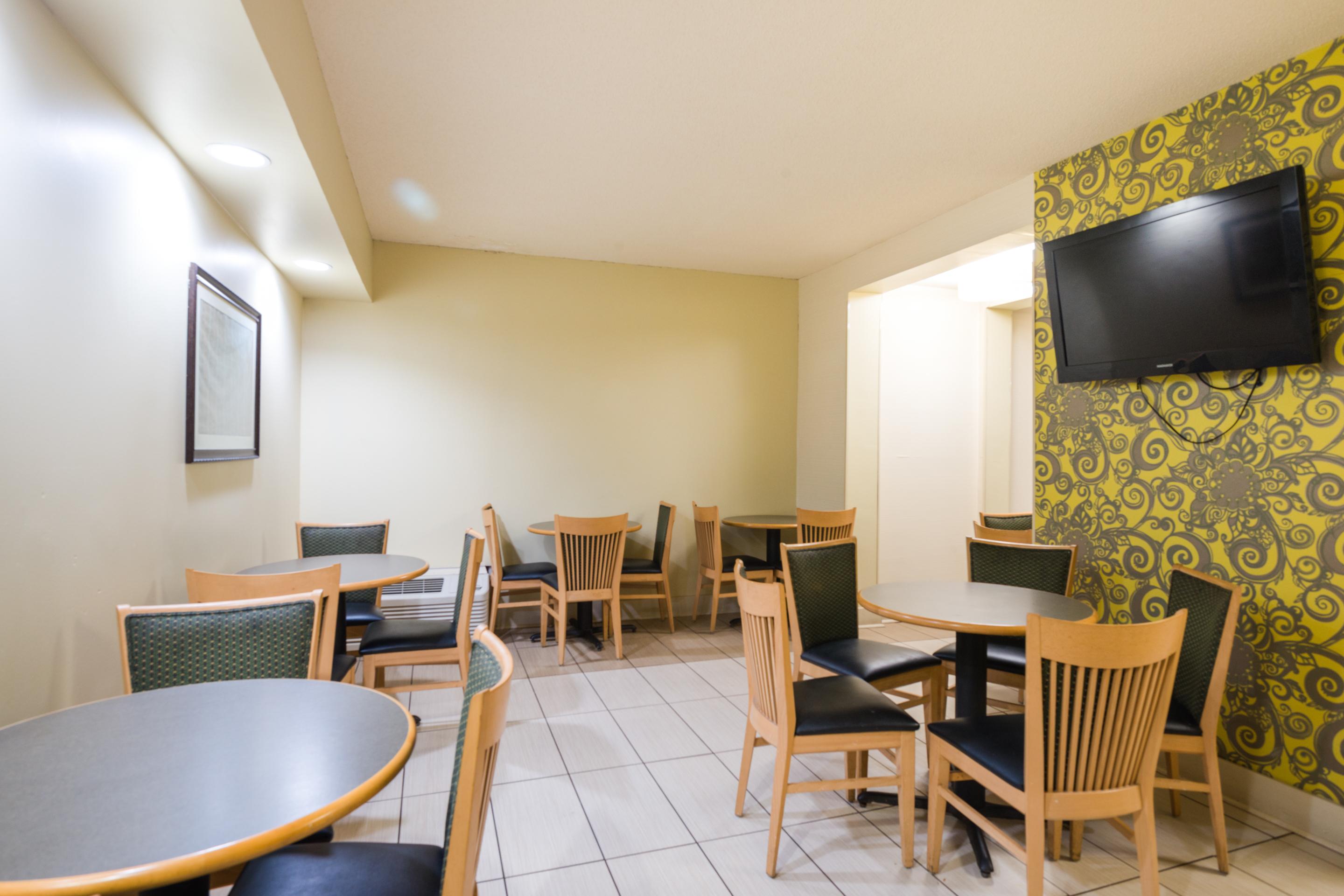 Baymont By Wyndham Williamsburg Hotel Екстериор снимка
