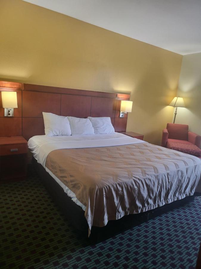 Baymont By Wyndham Williamsburg Hotel Екстериор снимка