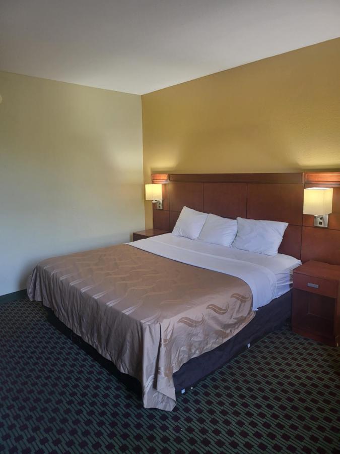 Baymont By Wyndham Williamsburg Hotel Екстериор снимка