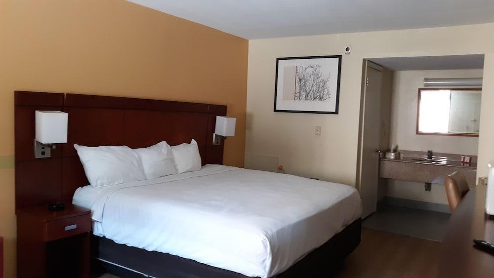 Baymont By Wyndham Williamsburg Hotel Екстериор снимка