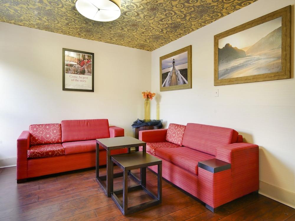 Baymont By Wyndham Williamsburg Hotel Екстериор снимка