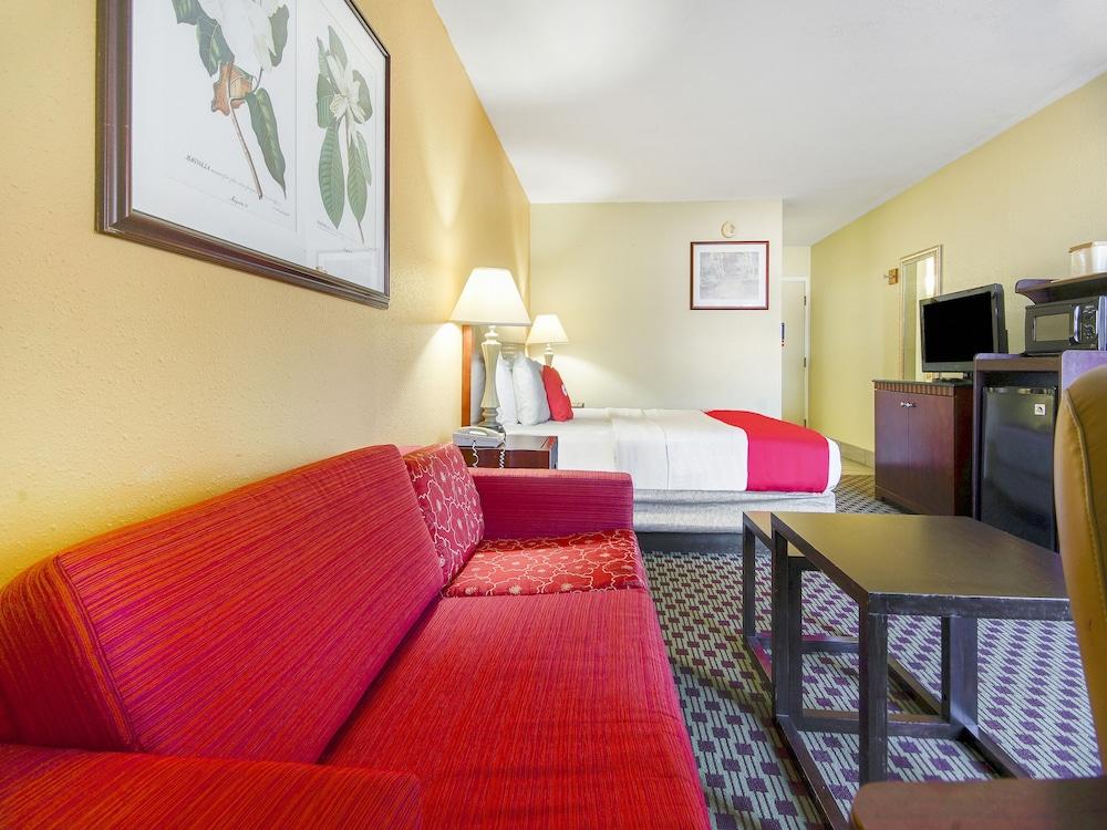 Baymont By Wyndham Williamsburg Hotel Екстериор снимка