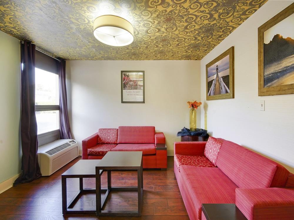 Baymont By Wyndham Williamsburg Hotel Екстериор снимка