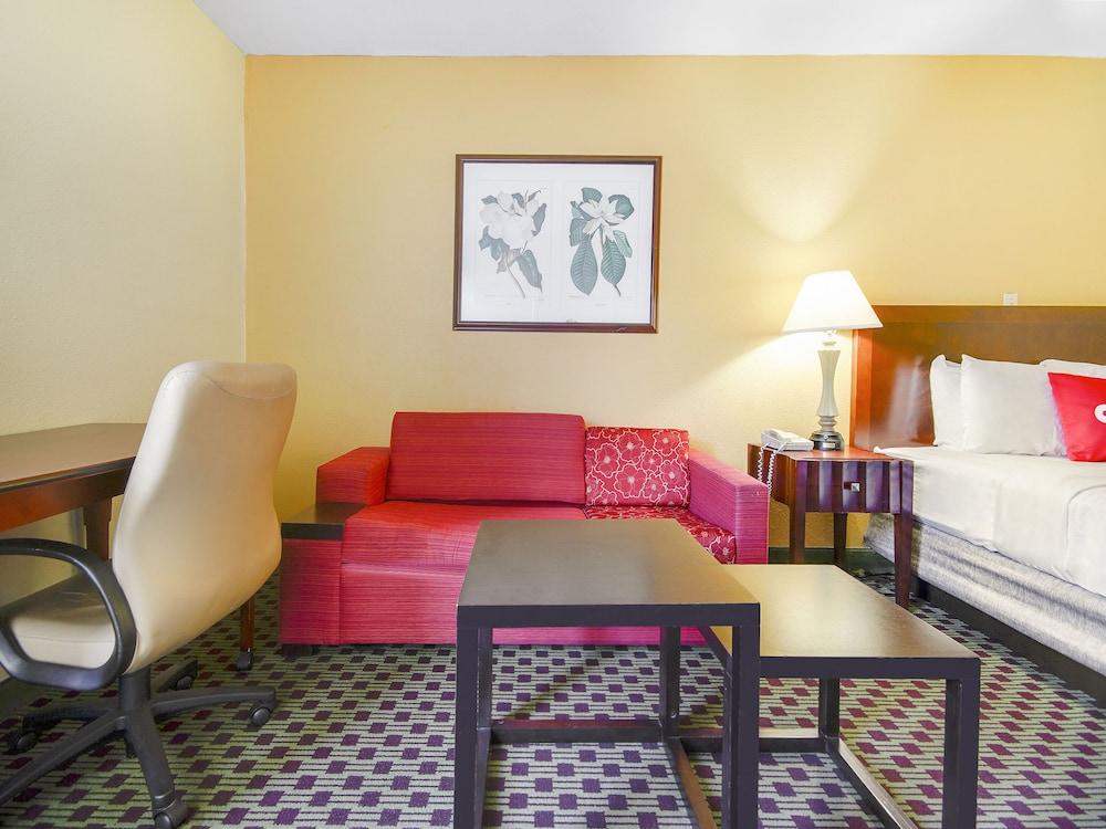 Baymont By Wyndham Williamsburg Hotel Екстериор снимка