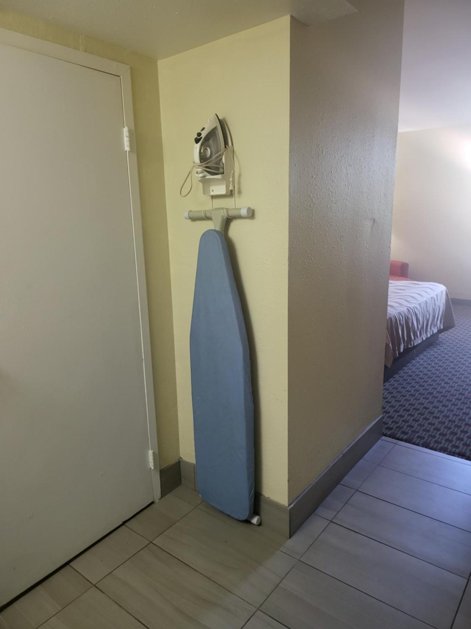 Baymont By Wyndham Williamsburg Hotel Екстериор снимка