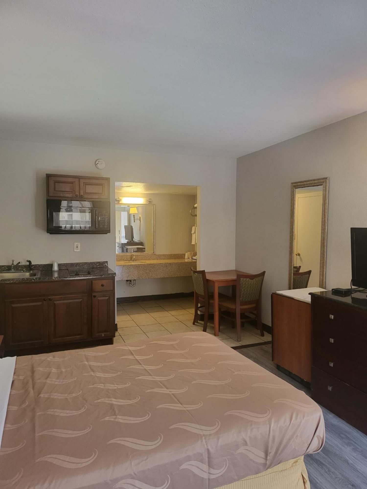 Baymont By Wyndham Williamsburg Hotel Екстериор снимка