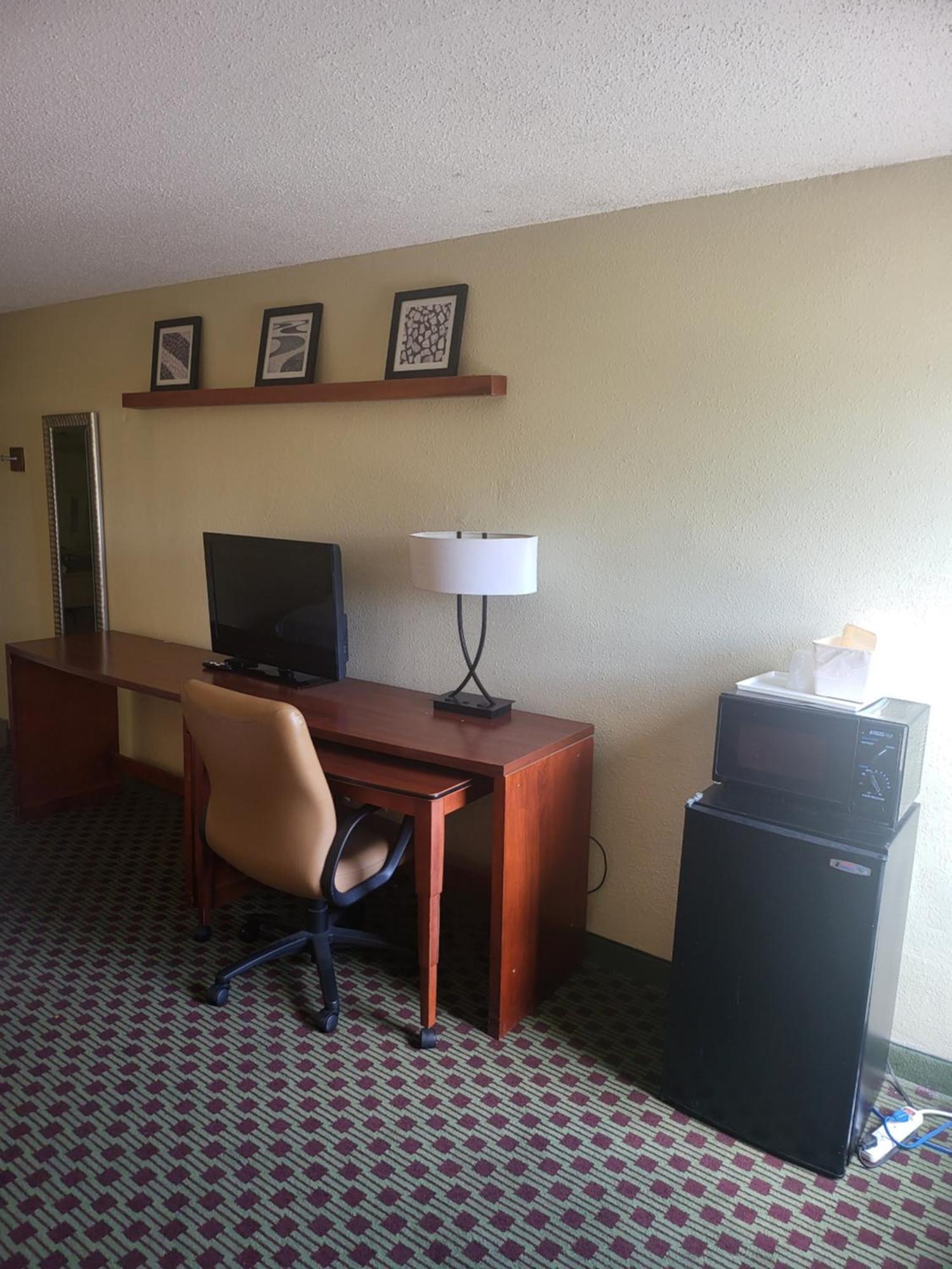 Baymont By Wyndham Williamsburg Hotel Екстериор снимка