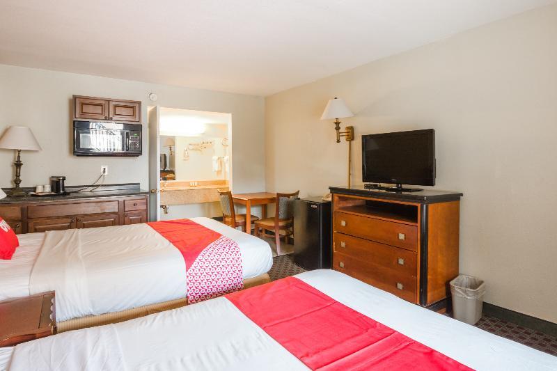 Baymont By Wyndham Williamsburg Hotel Екстериор снимка