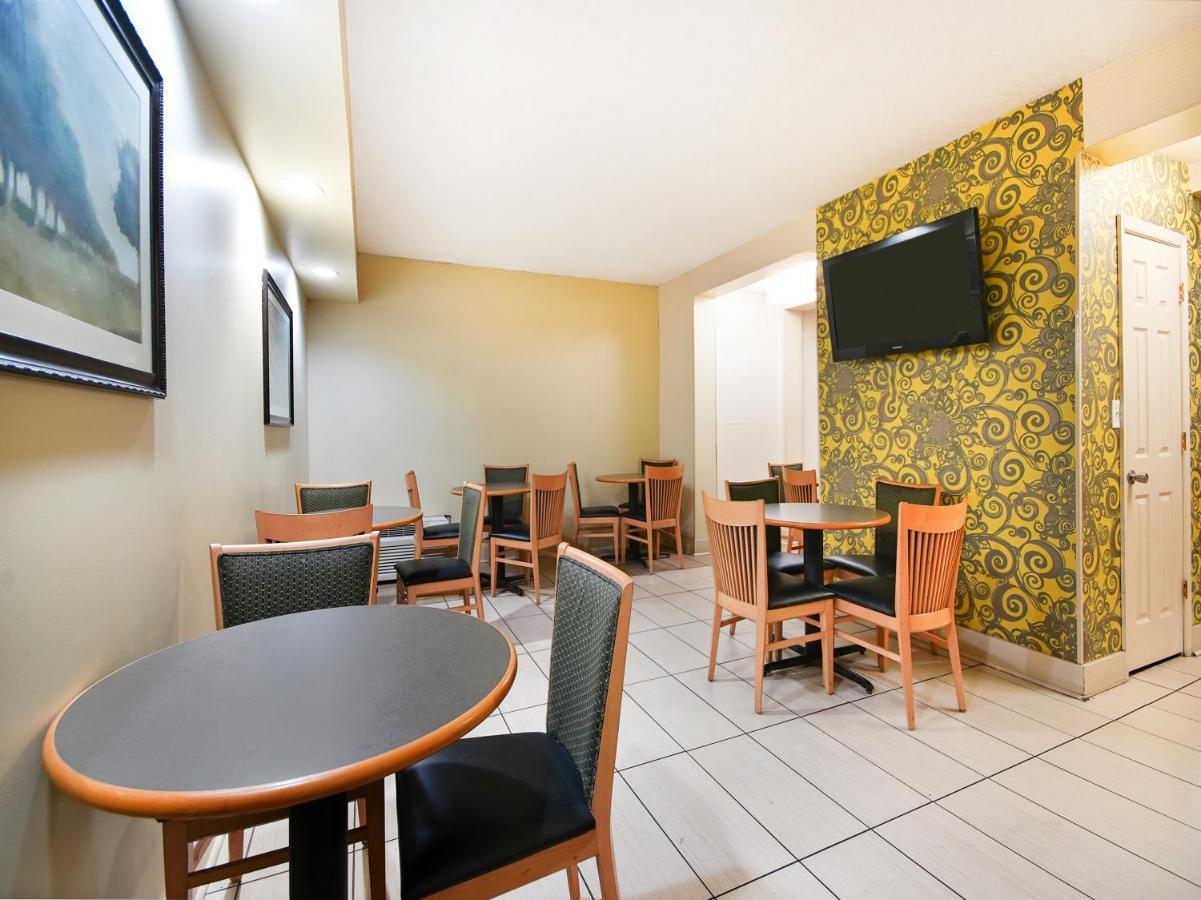 Baymont By Wyndham Williamsburg Hotel Екстериор снимка