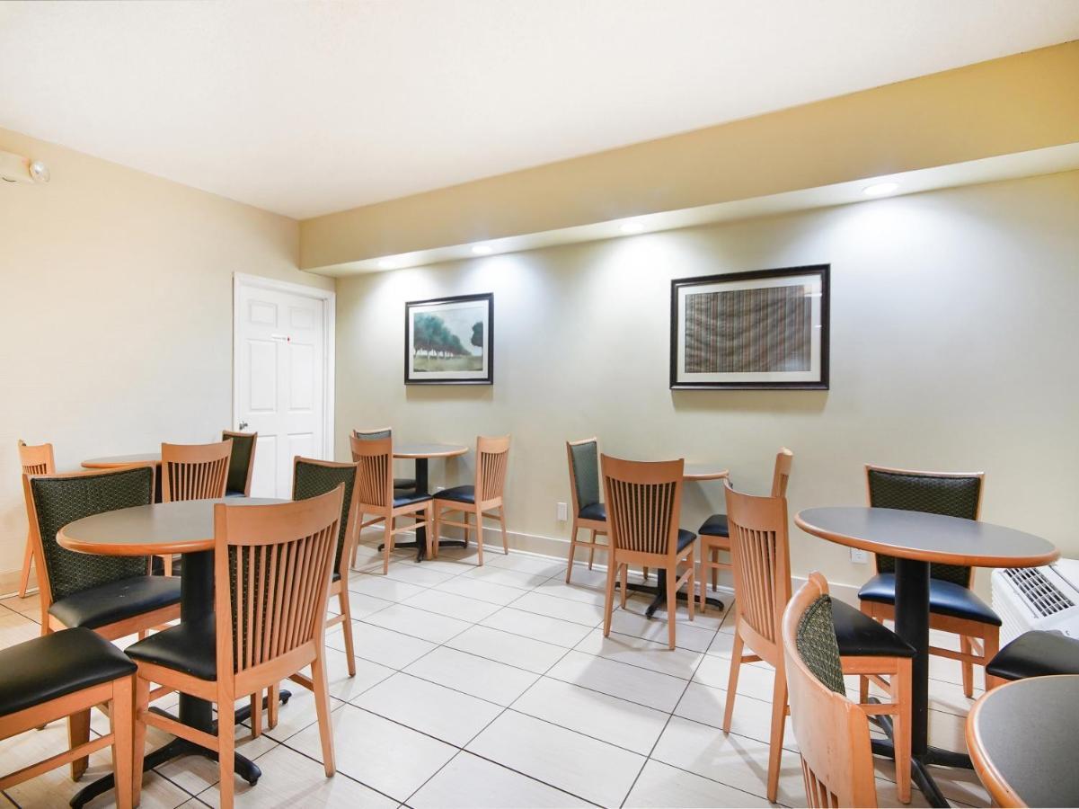Baymont By Wyndham Williamsburg Hotel Екстериор снимка